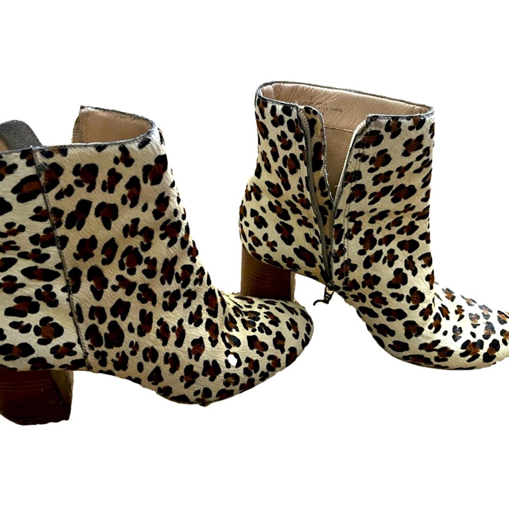 Leopard Print Leather Bootie Size 7 Boot Shoe Chu… - image 4